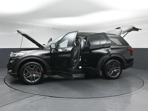 Certified 2025 Ford Explorer ST-Line w/ Premium Package AWD/4WD image 58