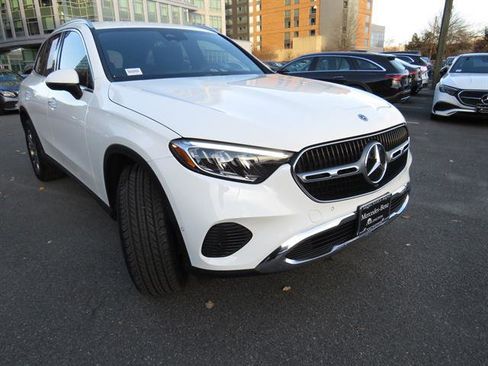 Used 2025 Mercedes-Benz GLC 300 4MATIC image 25