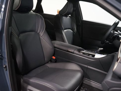 Used 2025 Toyota Crown Signia w/ Advanced Technology Package image 30