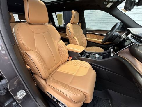 Used 2024 Jeep Grand Cherokee L Summit w/ Advanced Protech Group IV AWD/4WD image 28