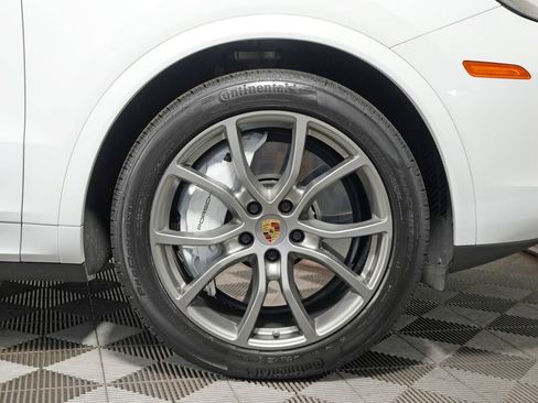 Certified 2023 Porsche Cayenne Turbo AWD/4WD image 16