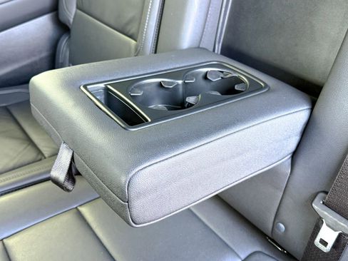 Certified 2025 Chevrolet Suburban LT AWD/4WD image 33