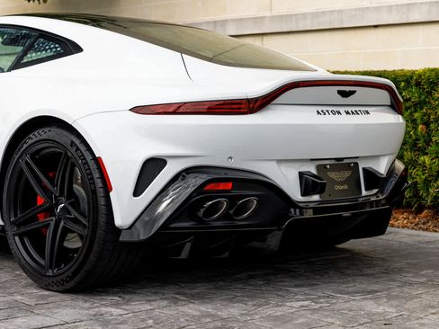 Used 2025 Aston Martin V8 Vantage Coupe image 33