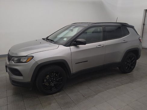 Used 2024 Jeep Compass Latitude w/ Altitude Special Edition AWD/4WD image 2