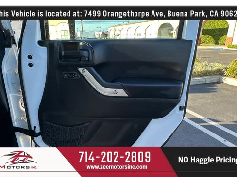 Used 2016 Jeep Wrangler Rubicon w/ Power Convenience Group AWD/4WD image 40
