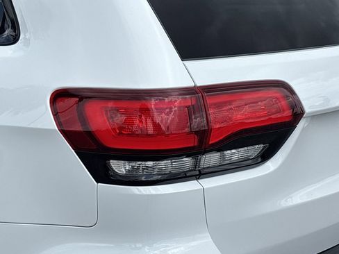 Used 2022 Jeep Grand Cherokee Laredo X image 7