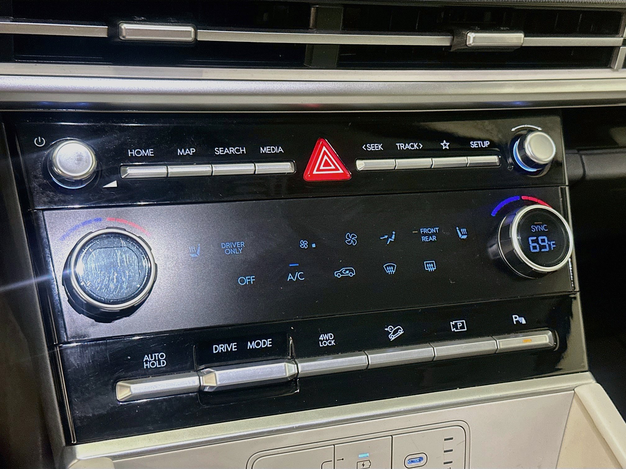 Used 2025 Hyundai Santa Fe SEL AWD/4WD image 23