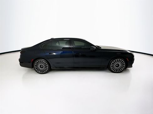 Used 2025 BMW 760i xDrive w/ Executive Package image 9