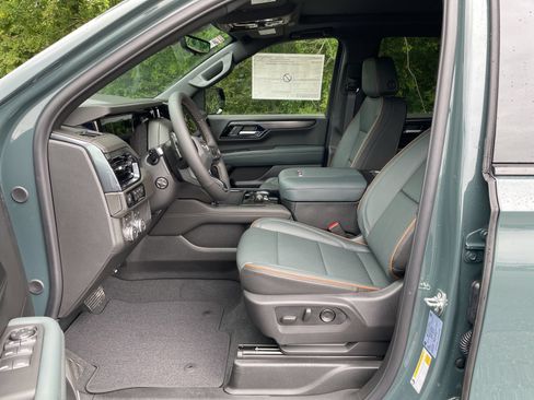 New 2026 GMC Yukon AT4 w/ AT4 Premium Package AWD/4WD image 17