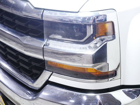 Used 2018 Chevrolet Silverado 1500 LT w/ All Star Edition image 16