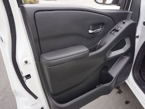 Certified 2025 Nissan Frontier SV image 14