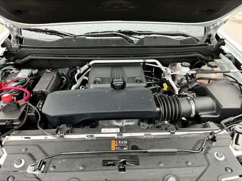 Used 2025 Chevrolet Colorado Trail Boss AWD/4WD image 29