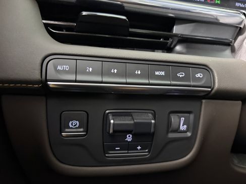 Certified 2024 Cadillac Escalade ESV Premium Luxury w/ Performance Package image 34