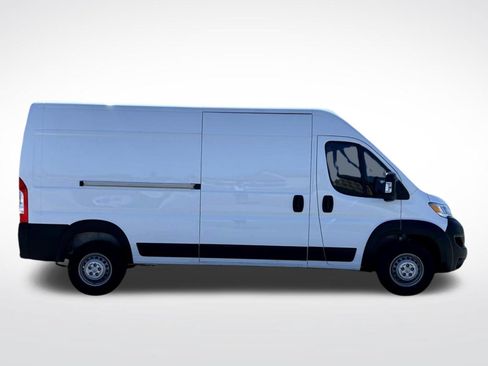 Used 2024 RAM ProMaster 2500 w/ Storage Group FWD image 5