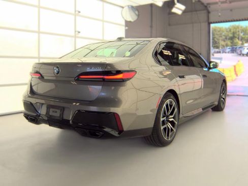 Used 2023 BMW 760i xDrive AWD/4WD image 5