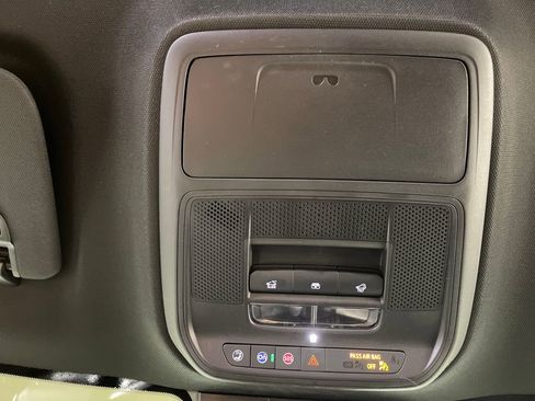 Used 2024 GMC Acadia Elevation image 29