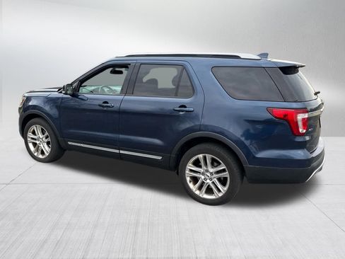 Used 2016 Ford Explorer XLT w/ Equipment Group 202A image 7