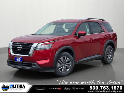 Used 2024 Nissan Pathfinder SV FWD image 1