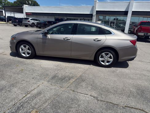 Used 2024 Chevrolet Malibu LT FWD image 12