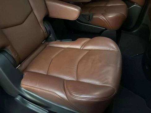 Used 2018 Cadillac Escalade ESV Premium Luxury image 20