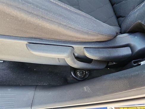 Used 2019 Nissan Kicks SV image 13