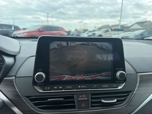 Used 2025 Nissan Altima 2.5 SV FWD image 27