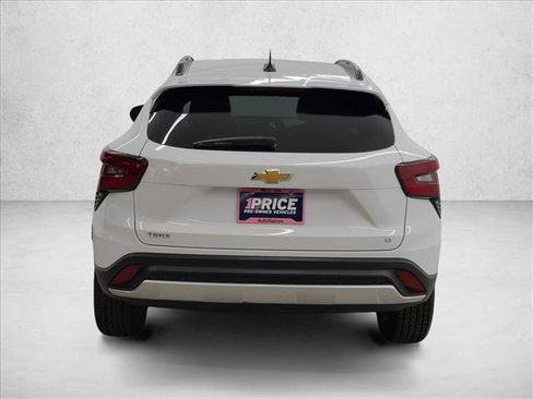 Used 2024 Chevrolet Trax LT FWD image 7