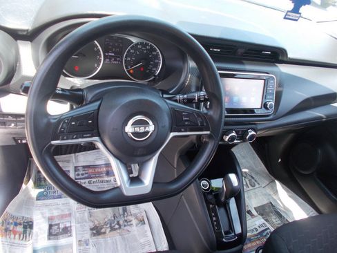 Used 2022 Nissan Kicks S FWD image 7
