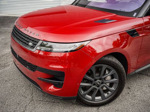 Used 2023 Land Rover Range Rover Sport SE AWD/4WD image 2