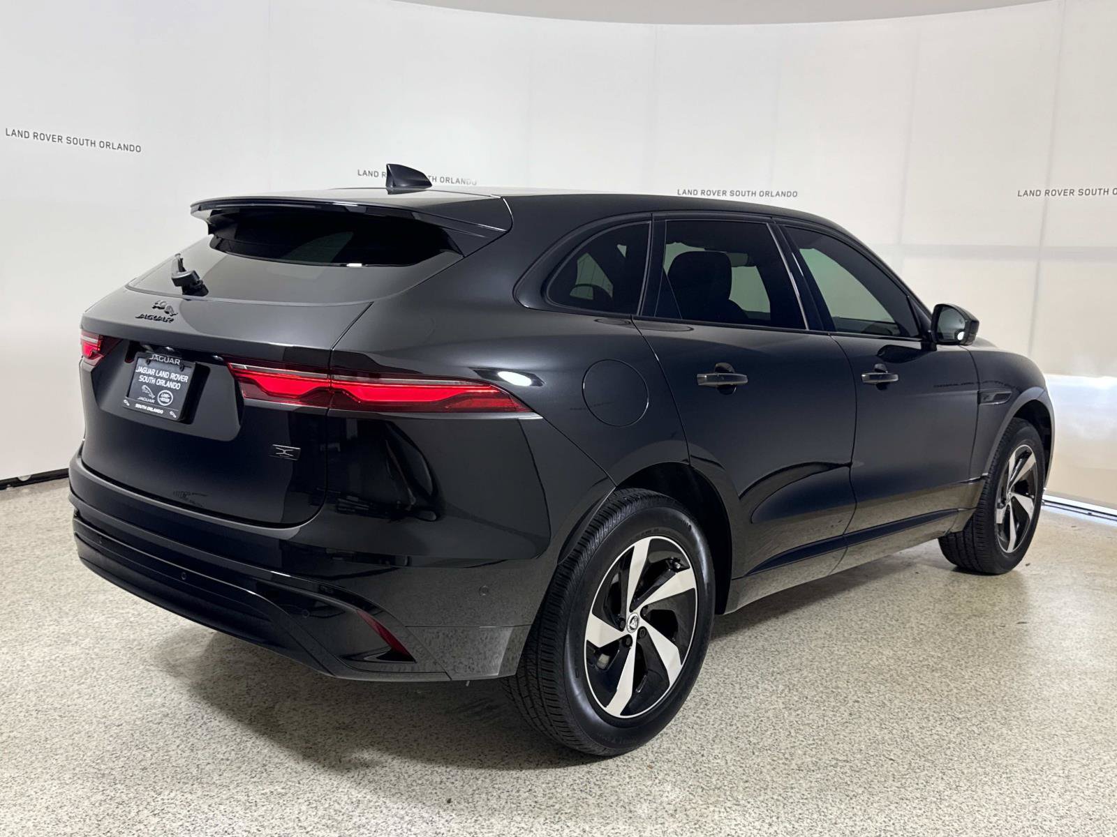 Certified 2026 Jaguar F-PACE R-Dynamic S AWD/4WD image 5
