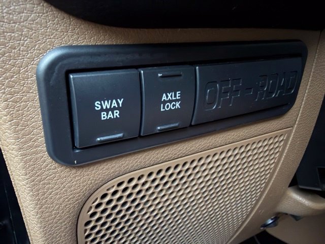 Used 2015 Jeep Wrangler Unlimited Rubicon AWD/4WD image 12