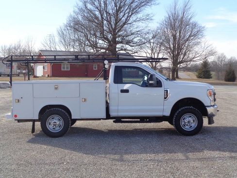 Used 2022 Ford F250 XL w/ Power Equipment Group image 6