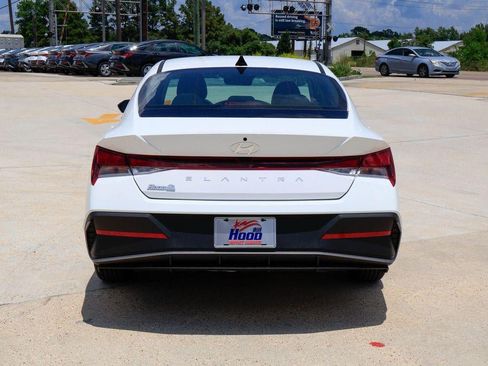 New 2026 Hyundai Elantra SE FWD image 24