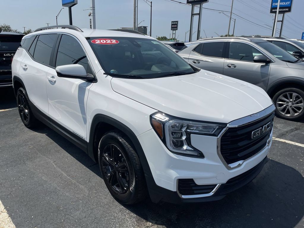 Used 2022 GMC Terrain SLE w/ Driver Convenience Package FWD image 13