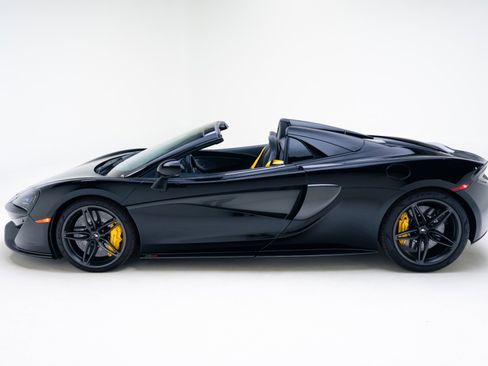 Used 2019 McLaren 570S Spider image 13