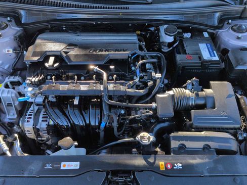 Certified 2025 Hyundai Elantra Limited image 15