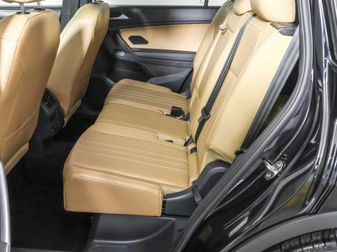 Used 2024 Volkswagen Tiguan SE FWD image 35