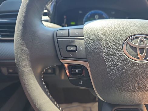 Used 2025 Toyota Camry SE FWD image 23