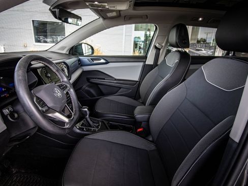 Used 2023 Volkswagen Taos SE w/ Panoramic Sunroof Package FWD image 23