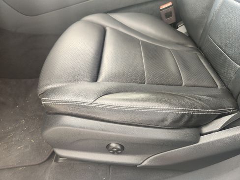 Used 2019 Mercedes-Benz GLC 300 image 18