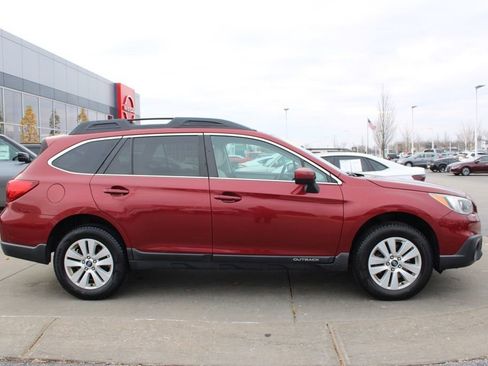 Used 2017 Subaru Outback 2.5i Premium image 6