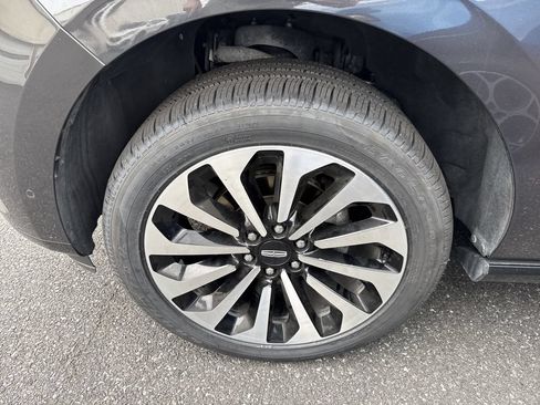Certified 2023 Lincoln Navigator L Reserve AWD/4WD image 3