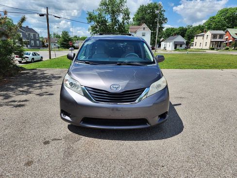 Used 2014 Toyota Sienna LE FWD image 4