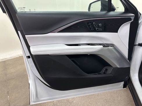 Certified 2025 Cadillac Lyriq Luxury image 30