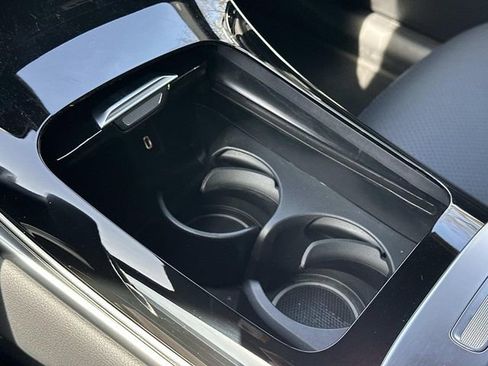 Used 2025 Mercedes-Benz GLC 300 4MATIC image 30