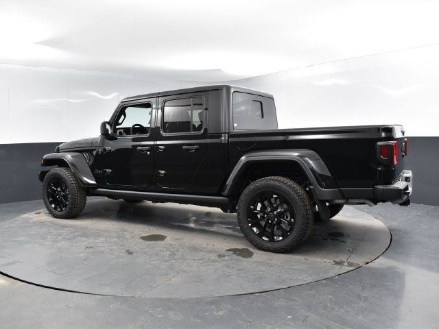 Used 2025 Jeep Gladiator Sport AWD/4WD image 11