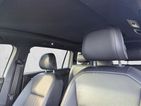 Used 2022 Volkswagen Tiguan SE R-Line image 16