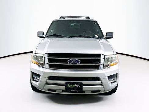 Used 2016 Ford Expedition XLT image 2