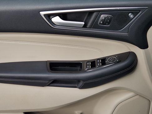 Used 2019 Ford Edge Titanium FWD image 25