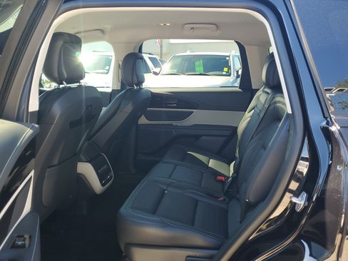 Used 2024 Lincoln Nautilus Reserve image 12